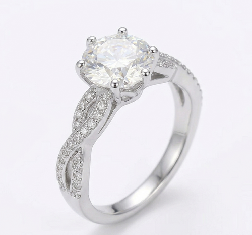 טבעת כסף 925 "טוויסט מלכותי" בשיבוץ זירקוניה מרכזית – JOLI