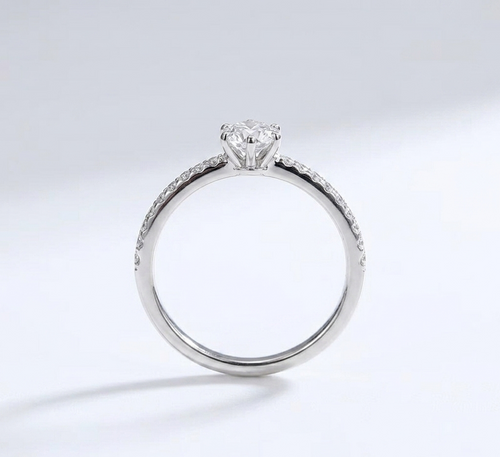 טבעת "הילה עדינה" מכסף 925 סטרלינג בשיבוץ אבני זירקון – JOLI