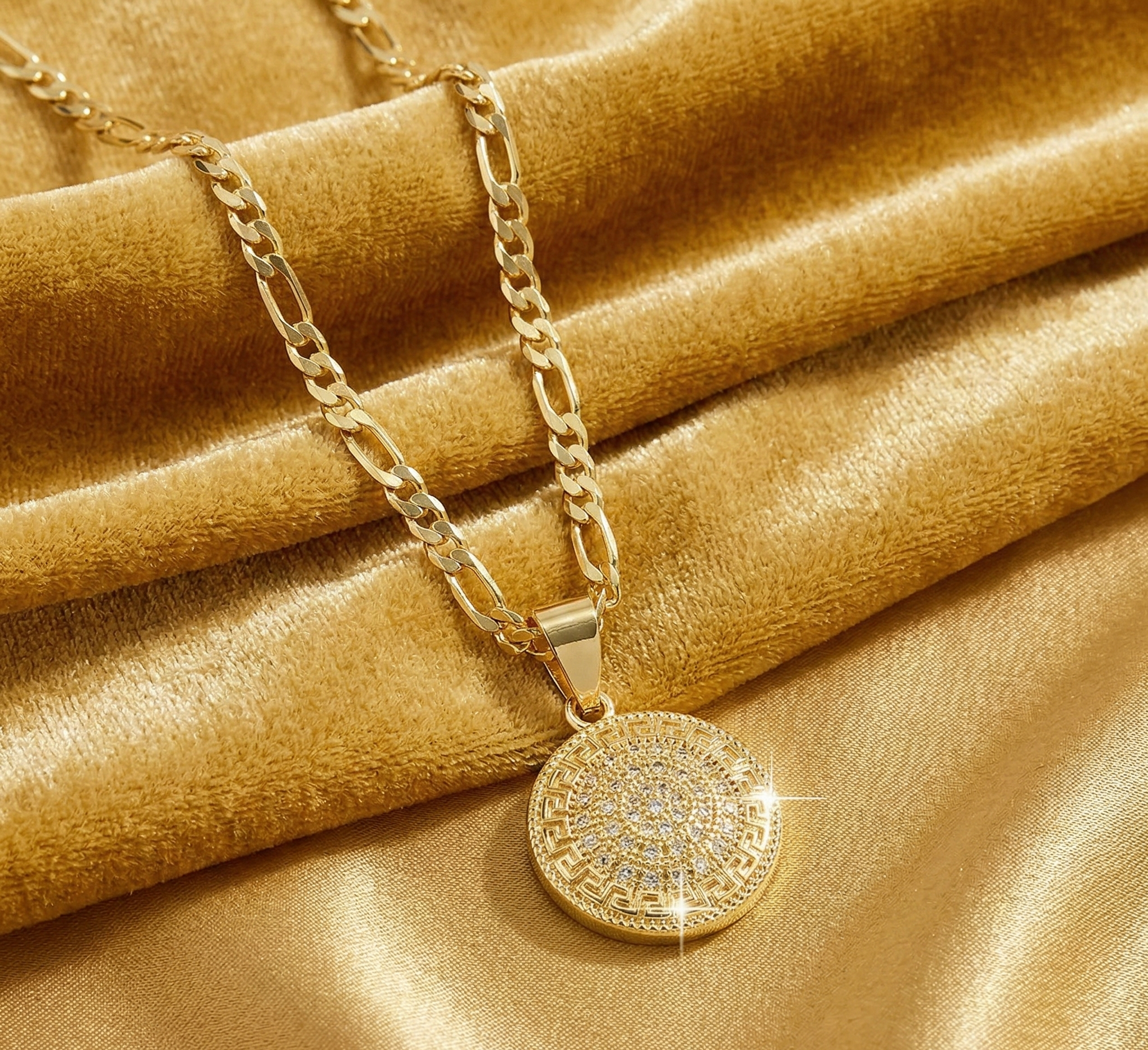 עמיד במים L316 שרשרת דגם "רומיאו" משובץ אבני זרקוניה - ציפוי זהב על פלדת אל-חלד