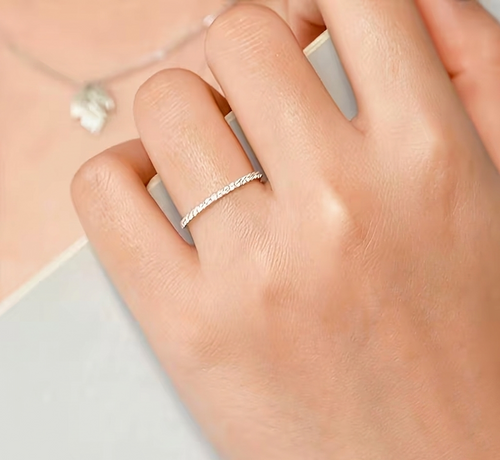 טבעת איטרניטי עדינה – כסף סטרלינג 925 משובץ זרקוניה – JOLI