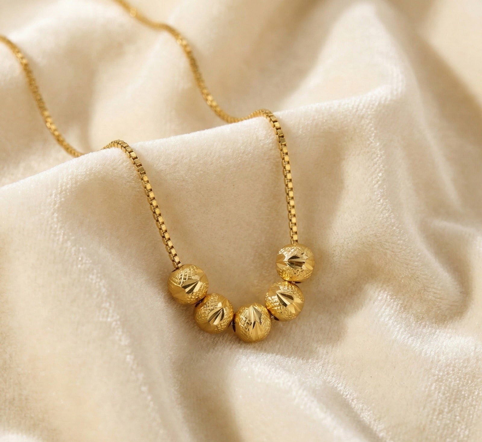 עמיד במים L316 שרשרת כדורים בחיתוך לייזר דגם "גולדה"  - ציפוי זהב על פלדת אל-חלד