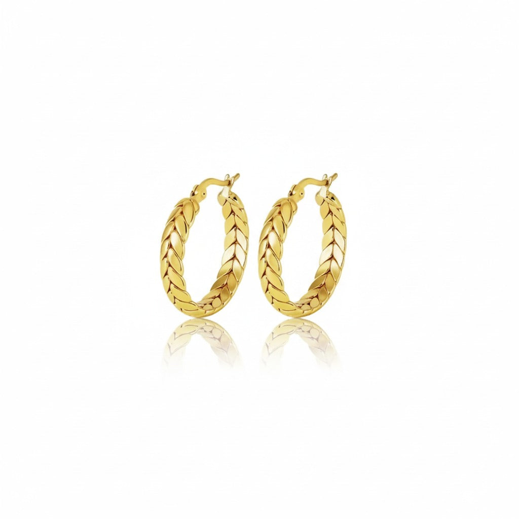 עגילי חישוק טקסטורה עלים דגם 'לונה', ציפוי זהב על פלדת אל-חלד - L316 עמידים במים